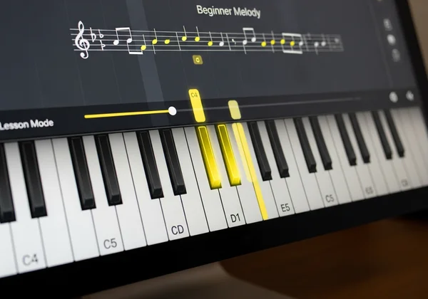 Virtual piano keyboard showing lesson mode with glowing notes